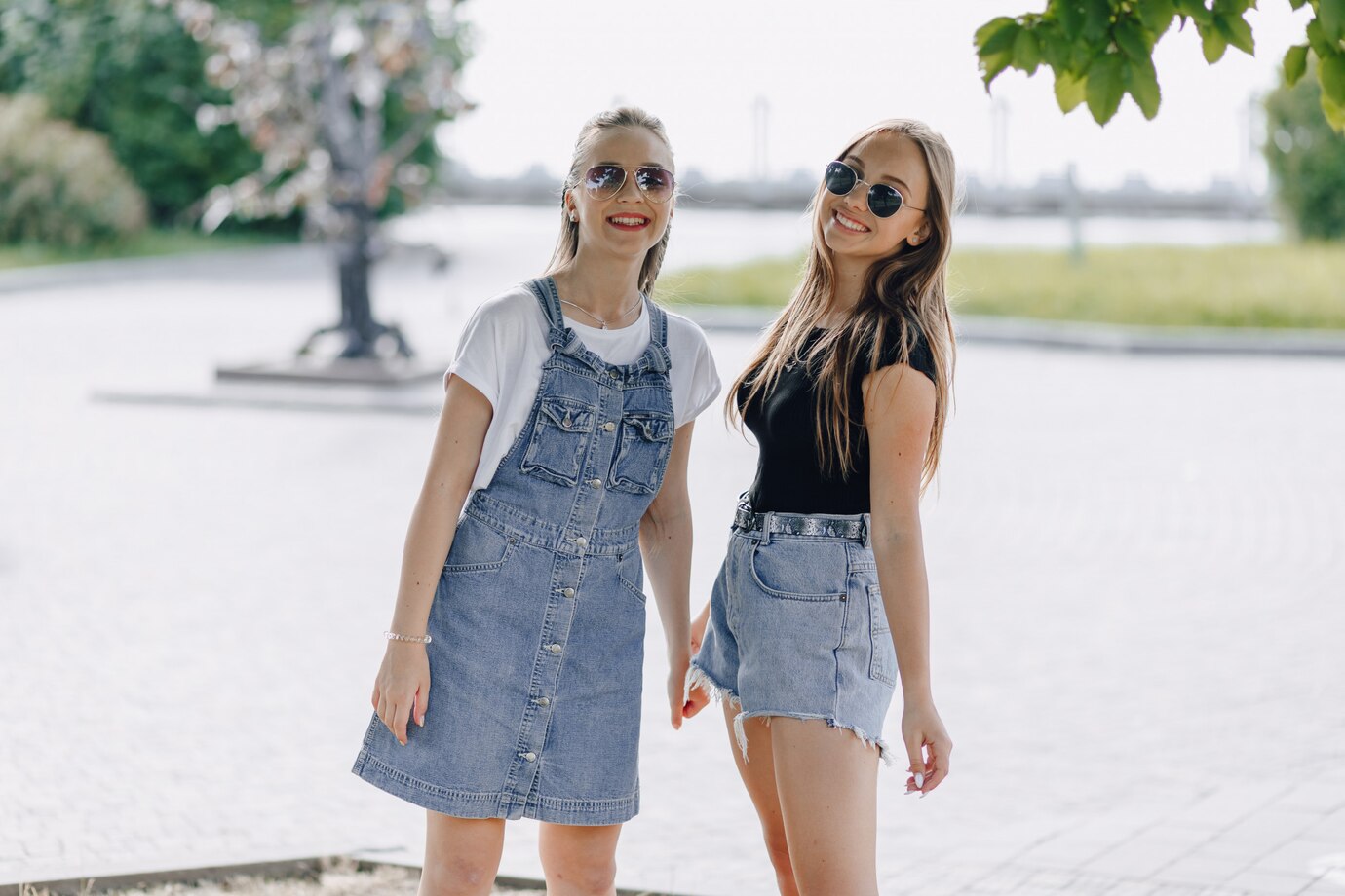 Robe en Jean Courte : Les Accessoires Indispensables pour Sublimer Votre Tenue